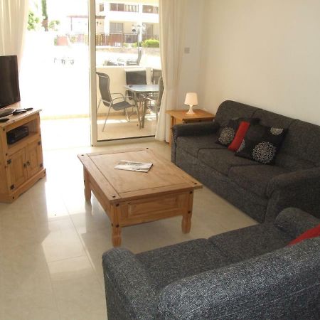 2 Bedroom Poolside Apartment E9 Peyia Exterior foto