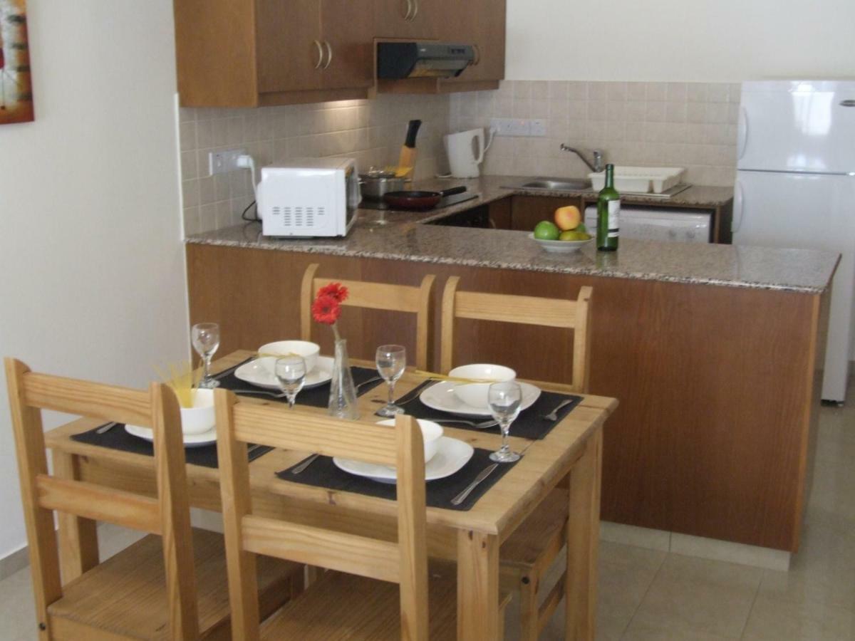2 Bedroom Poolside Apartment E9 Peyia Exterior foto
