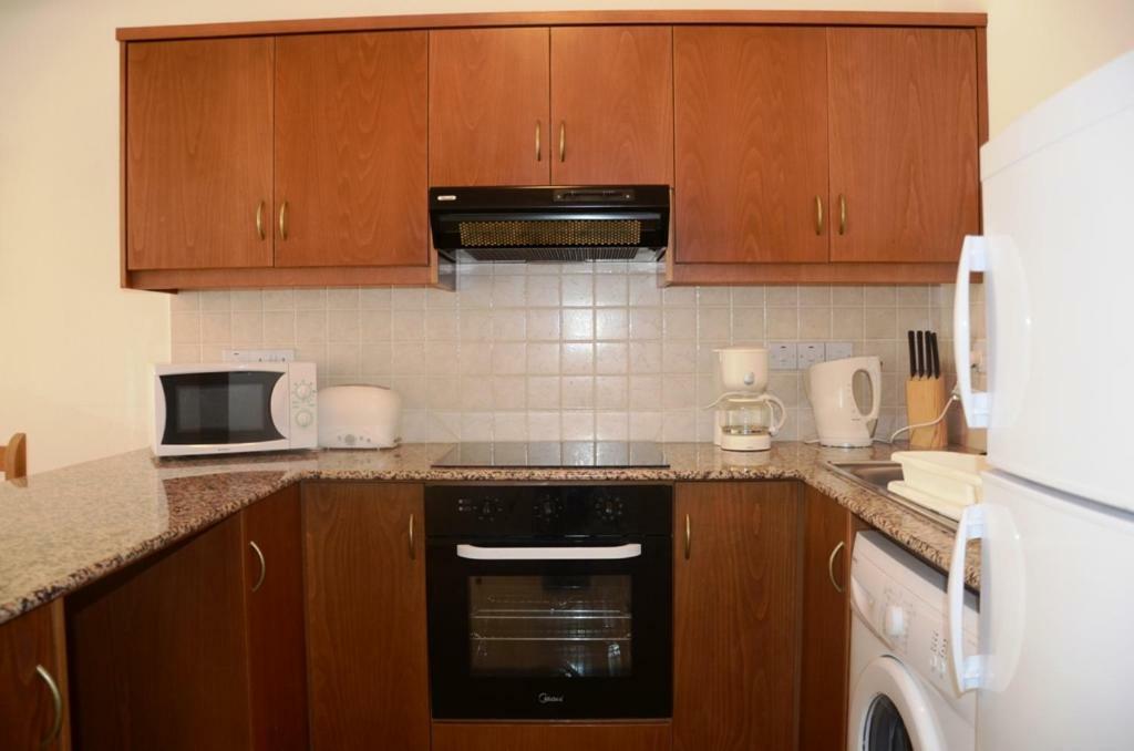 2 Bedroom Poolside Apartment E9 Peyia Exterior foto